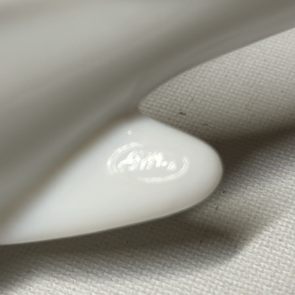 Fenton Hand Painted Milk Glass White Bird w/Cardinals Design Signed by Artist - Picture 6 of 8